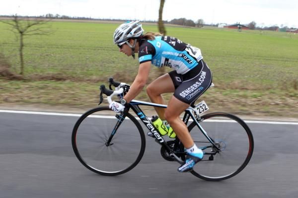 Inge Roggeman (Sengers) rode very strongly on her own and quickly gained a large gap