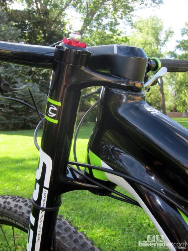 The Cannondale Lefty XLR features an aluminum upper structure with the clamps forged as one-piece with the rest of the leg to save weight.