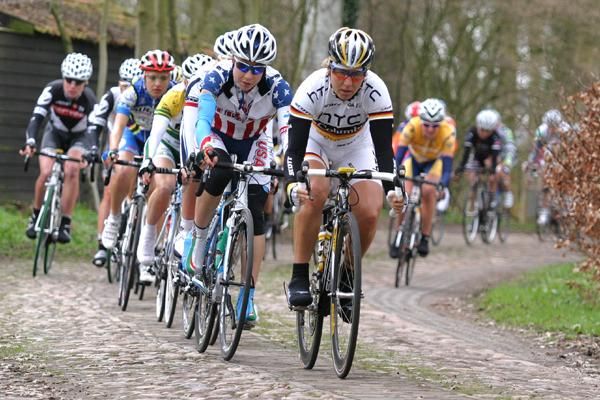 Ina Teutenberg (HTC Columbia Women) leads on the cobblestones.