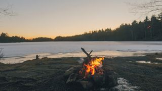 How to build a campfire: a campfire in a fire ring