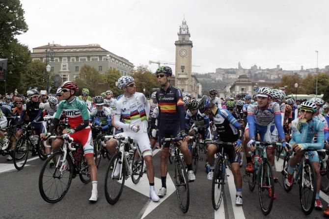 The peloton at the start of the 2013 Giro di Lombardia