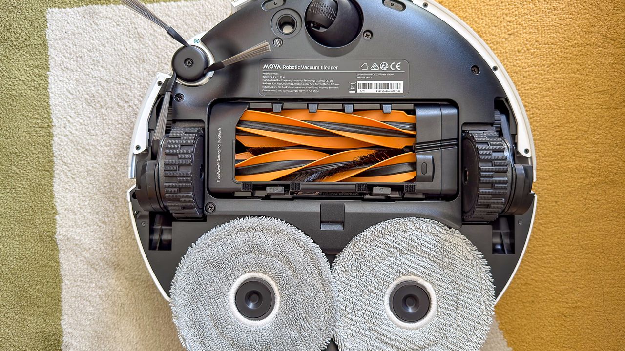 Undercarriage of the Mova V70 Ultra Complete robot