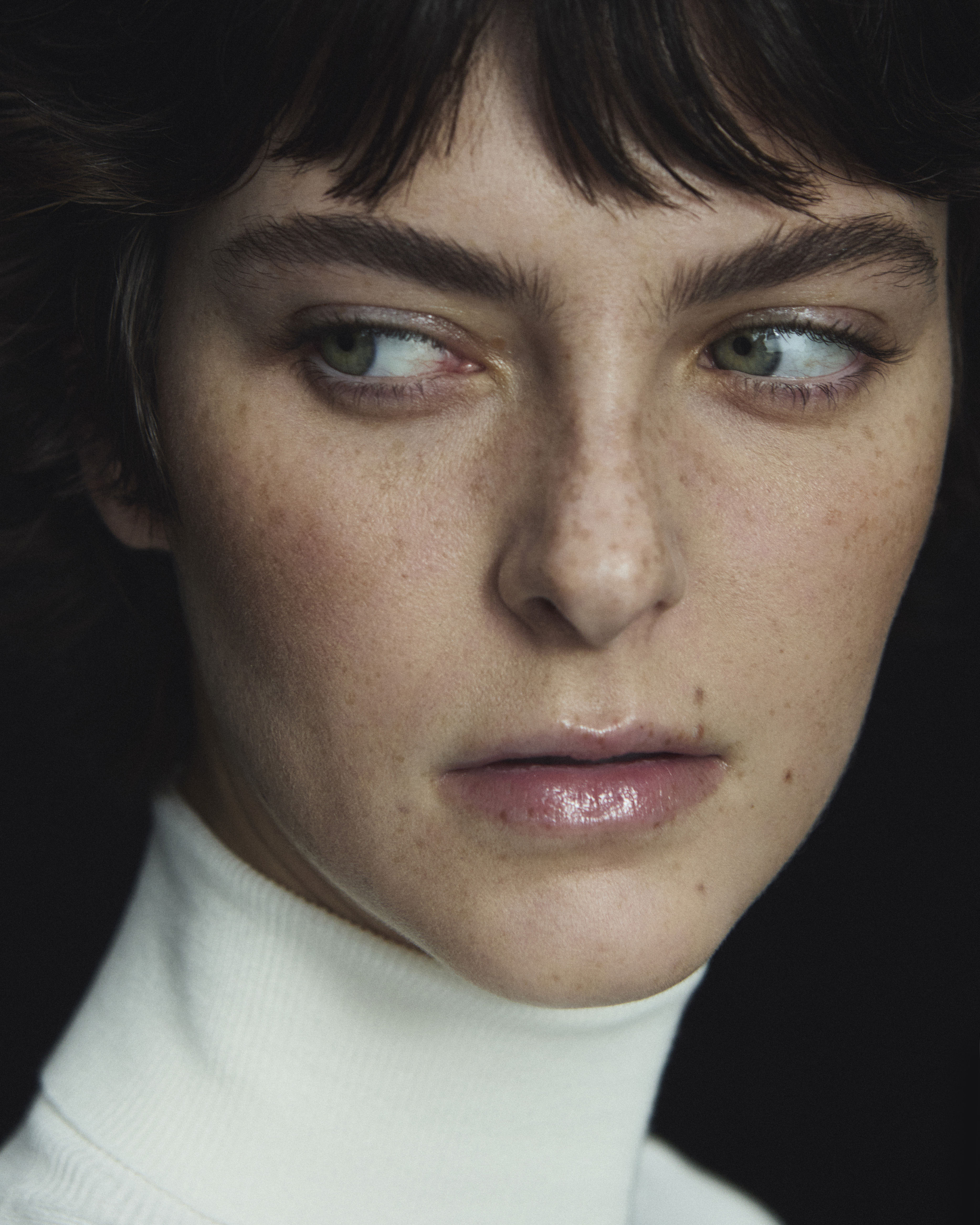 Model wearing Exist Spacelips balm