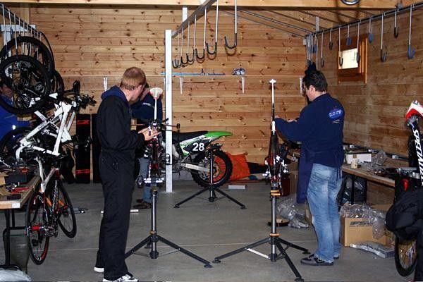 That's not a Quick Step bike against the wall - it doesn't adhere to the UCI's "no engine" rule.