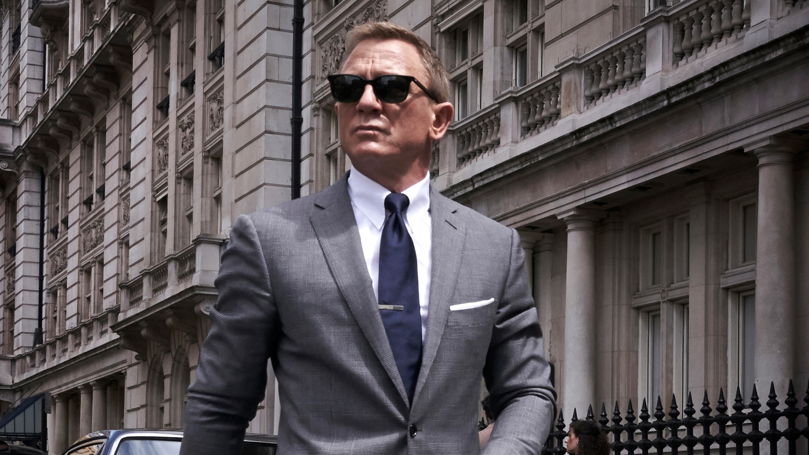 Daniel Craig sebagai James Bond dalam No Time to Die