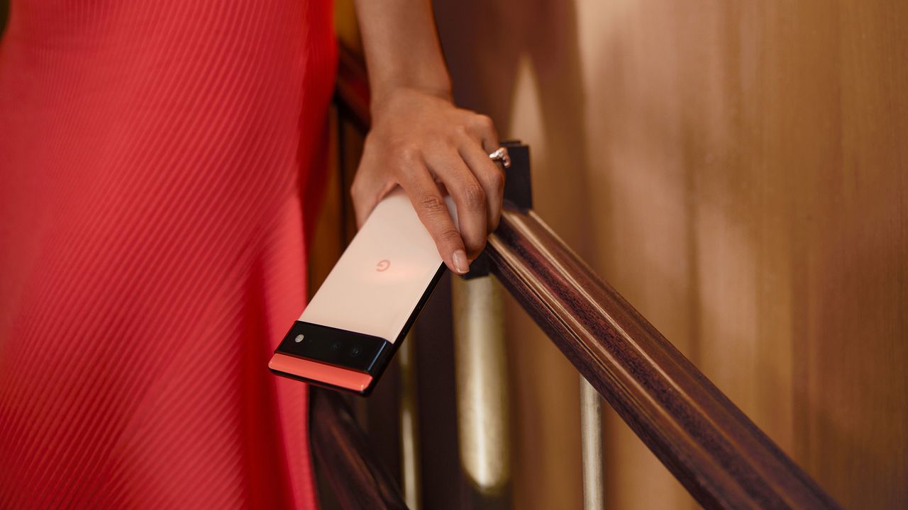 Google Pixel 6 &ndash; Kinda Coral
