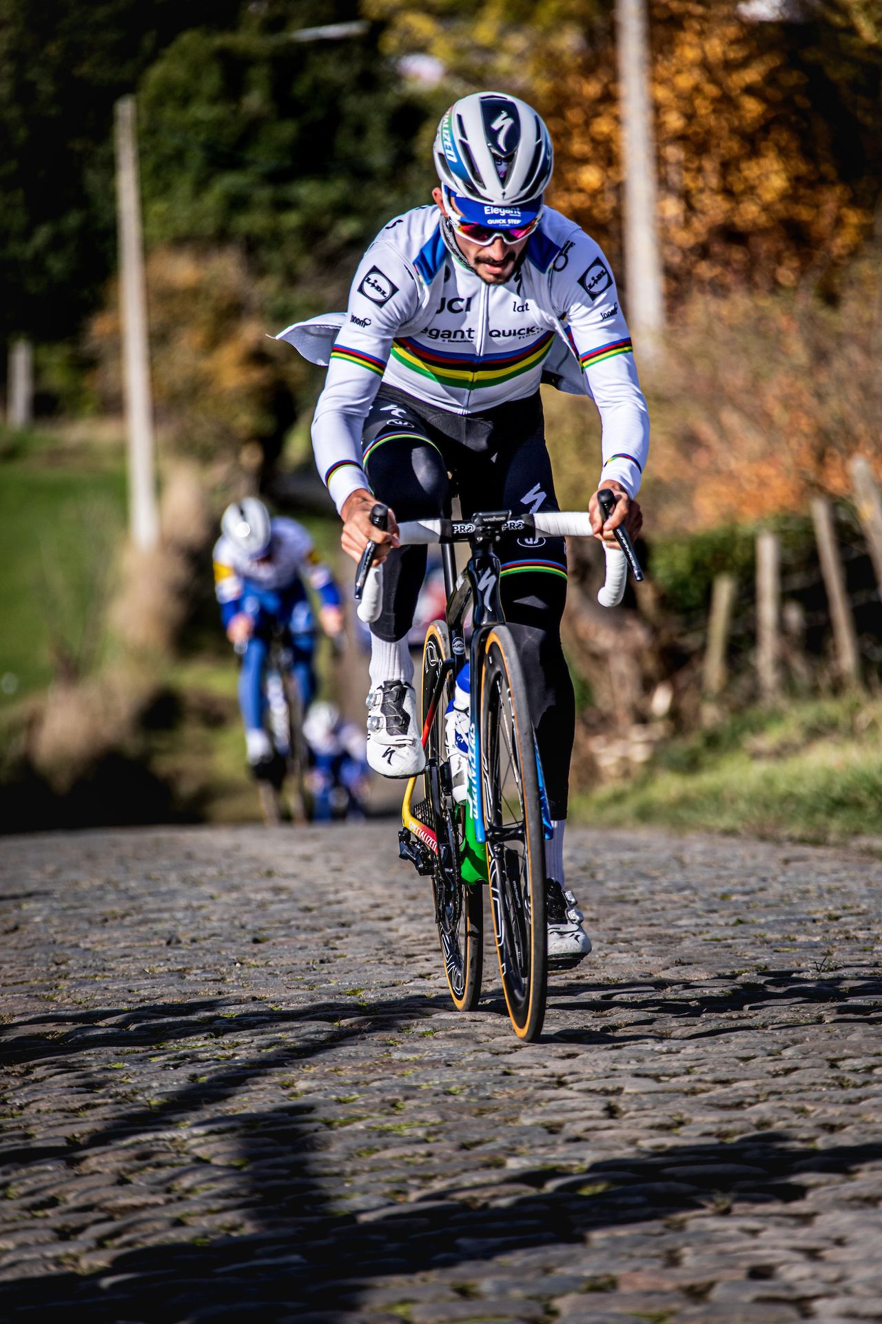 Alaphilippe gets his head down