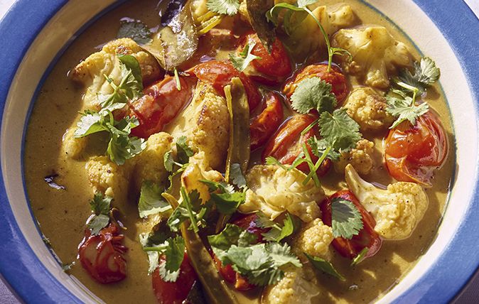 Spicy cauliflower-and-tomato curry