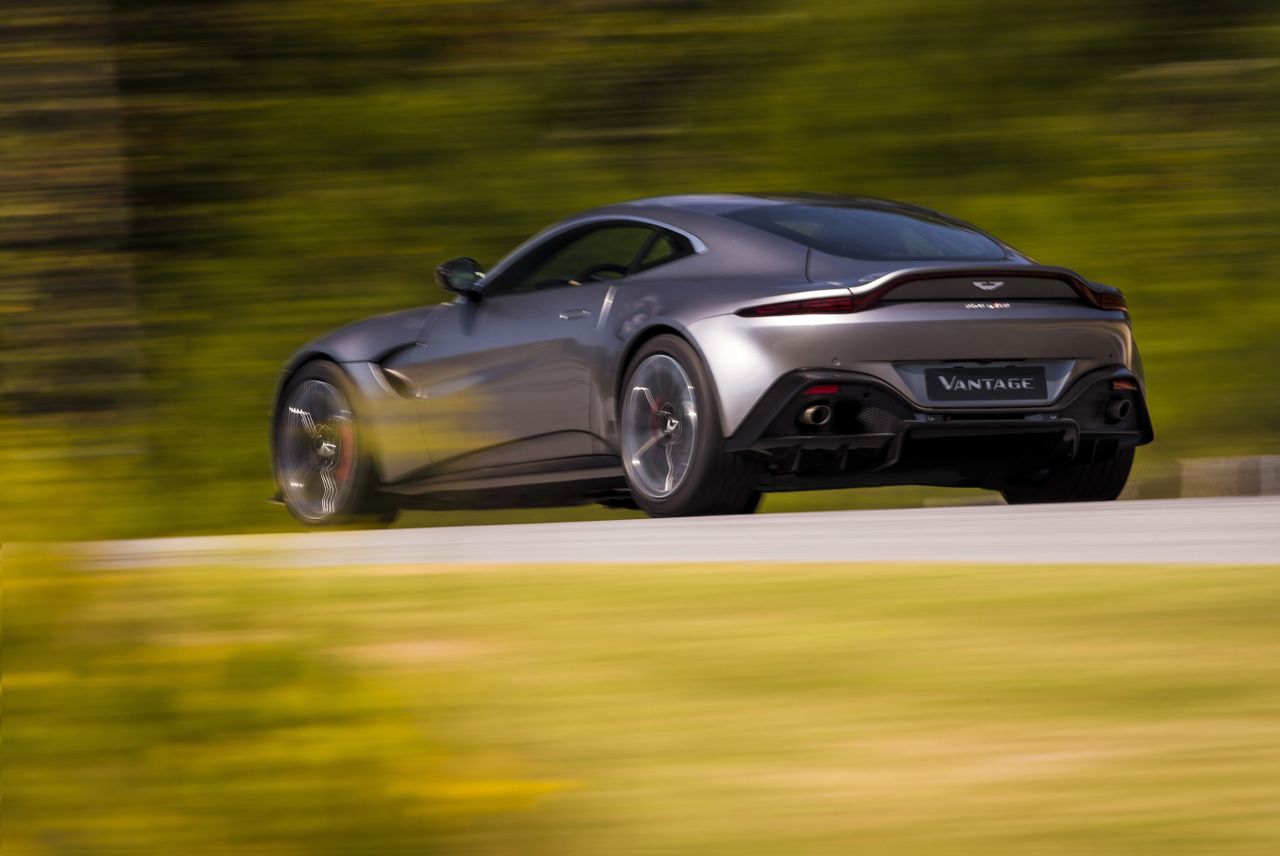Aston Martin Vantage 18