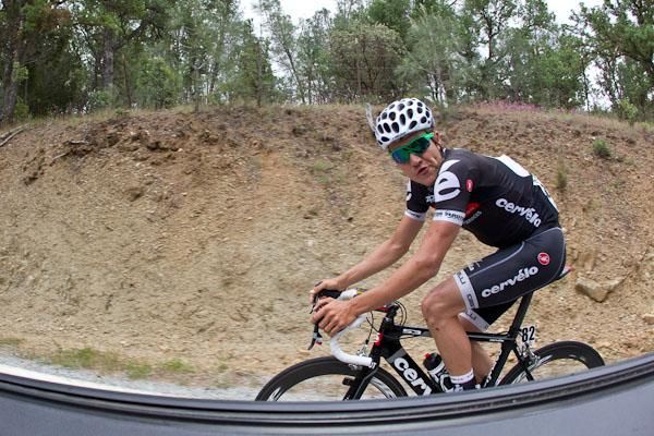Heinrich Haussler (Cervelo Test Team) has a look.