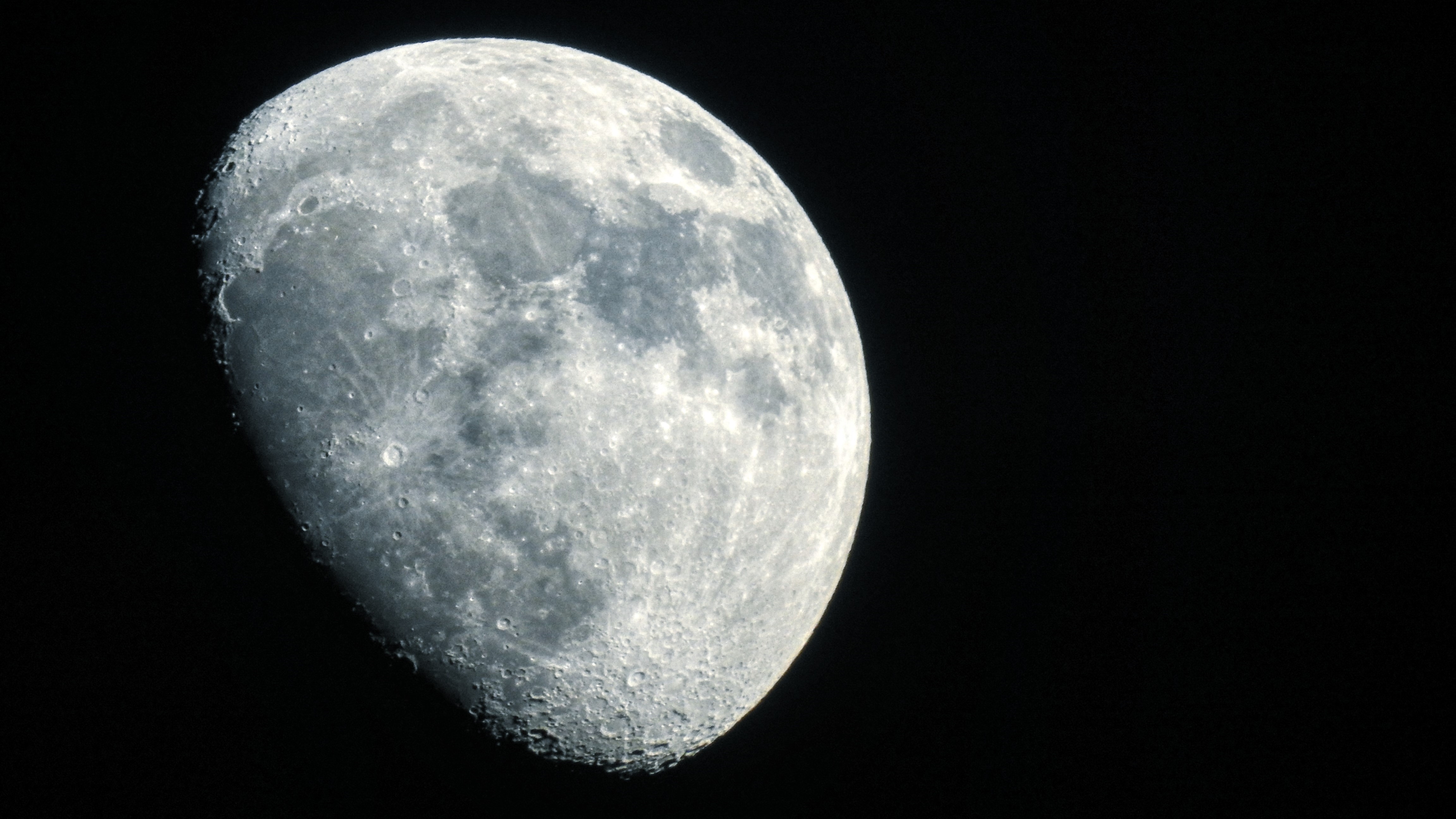 How to photograph the moon: an easy way to shoot moon pictures full of 