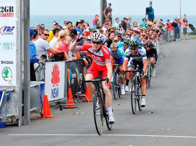 Palmer (Drapac) takes a convincing win in the sprint