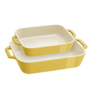 two yellow ceramic baking dishes in varying sizes