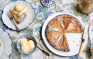 Dulce de leche tart with pear and almonds