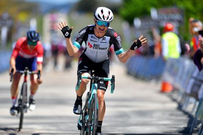 Grace Brown wins stage of the 2021 Vuelta a Burgos