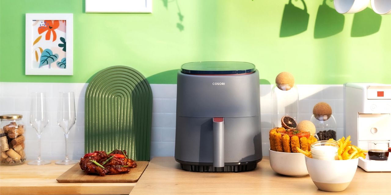 Image of COSORI Lite Air Fryer on coutnertop in lifestyle image 