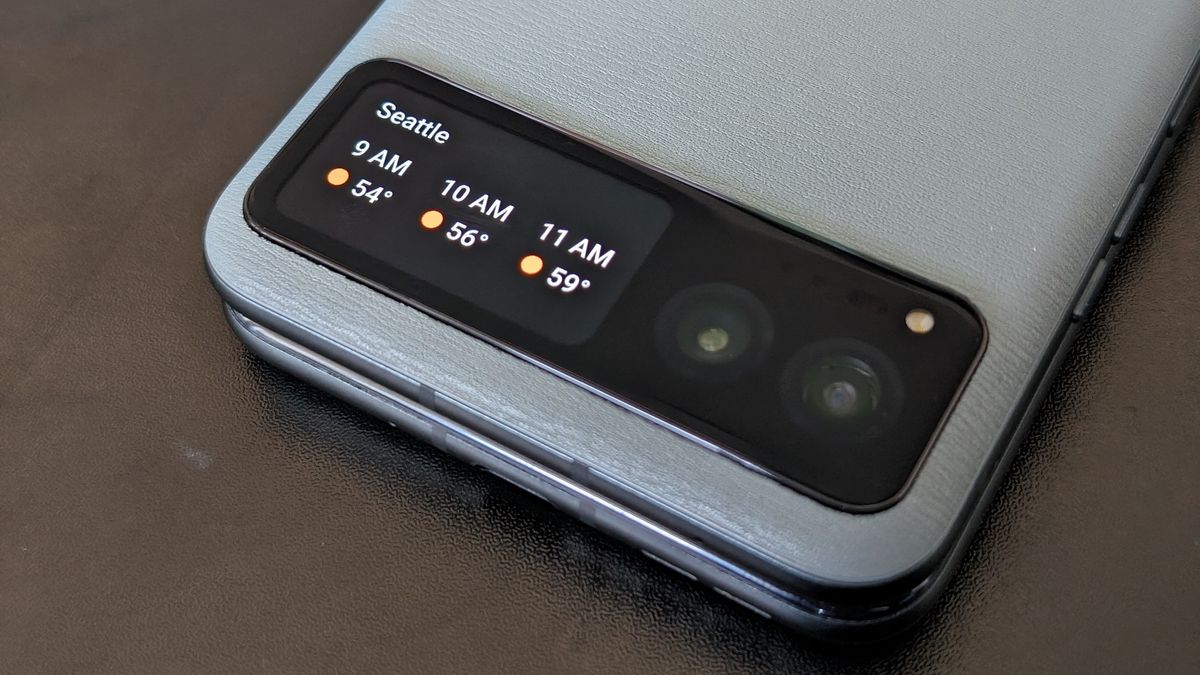 The Razr 2023 cover screen showing the weather