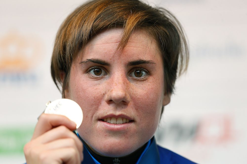Sanne Cant with her gold medal.