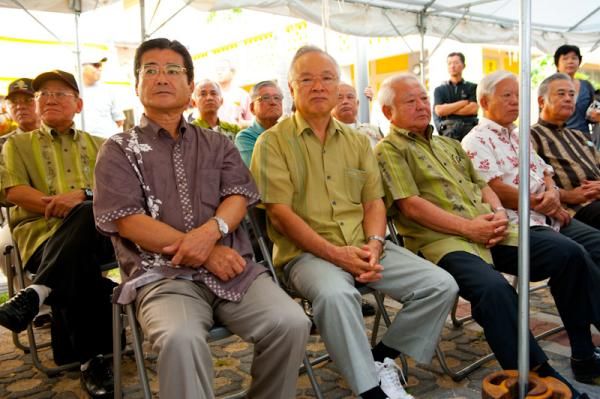 The VIPs were wearing Kasiyuri, the traditional clothes of Okinawa.
