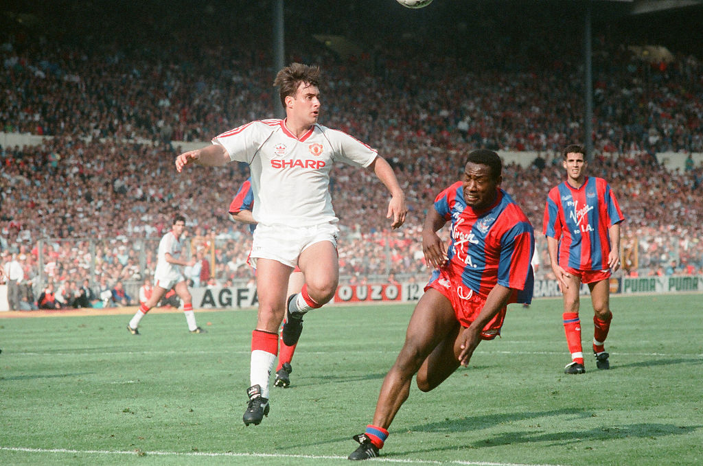 Crystal Palace 3 v Manchester United 3. United's Clayton Blackmore and Andy Gray. 12th May 1990. (Photo by Daily Mirror/Mirrorpix/Mirrorpix via Getty Images)