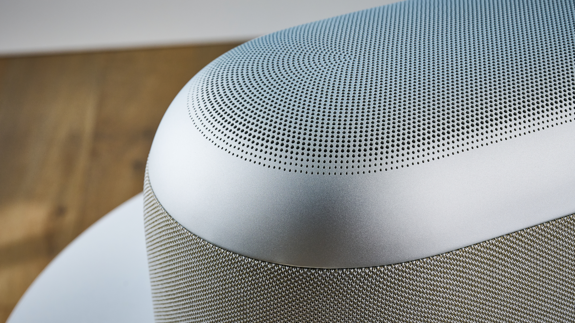 the denon home 600 home speaker photographed with the blue tom's guid e background