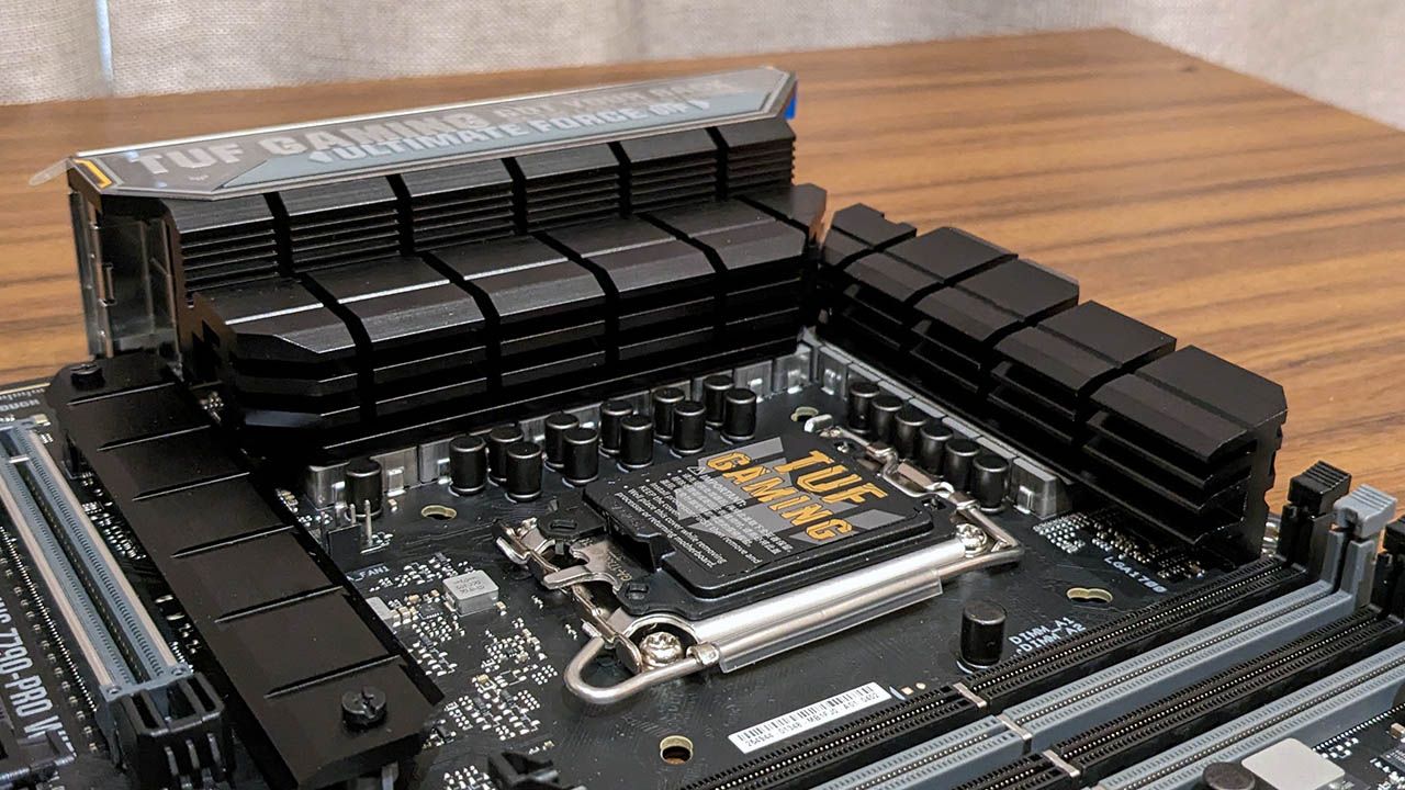 Asus TUF Gaming Z790 Pro WiFi VRM and heatsinks