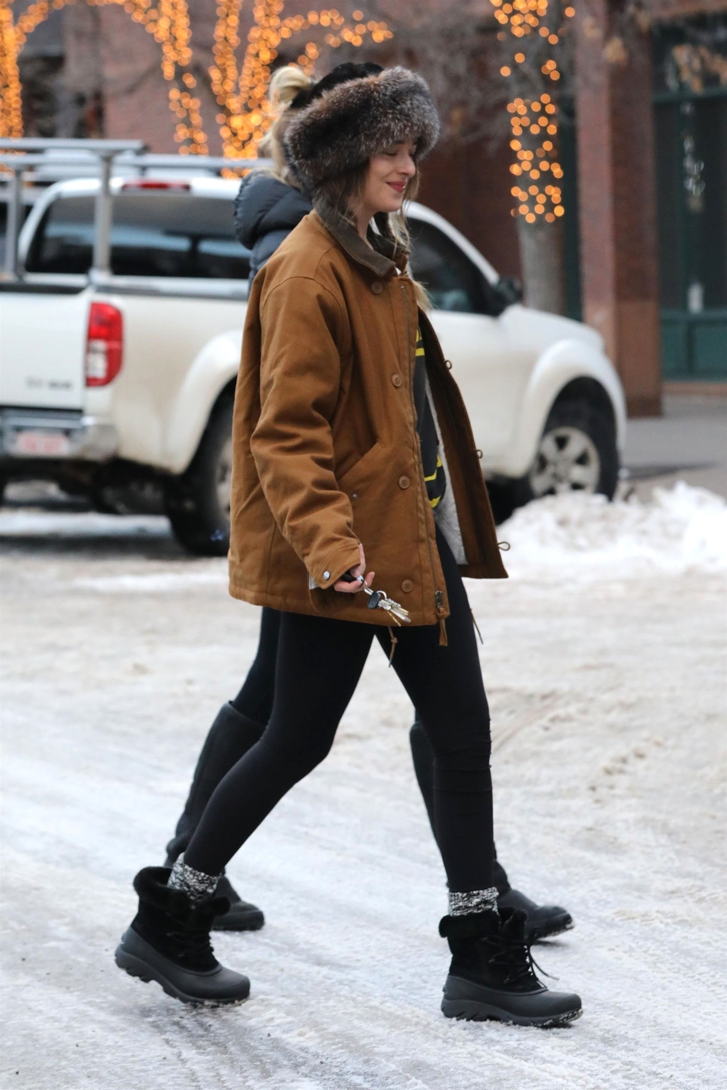 Dakota Johnson wears Sorel boots in Aspen (26/12/2017)