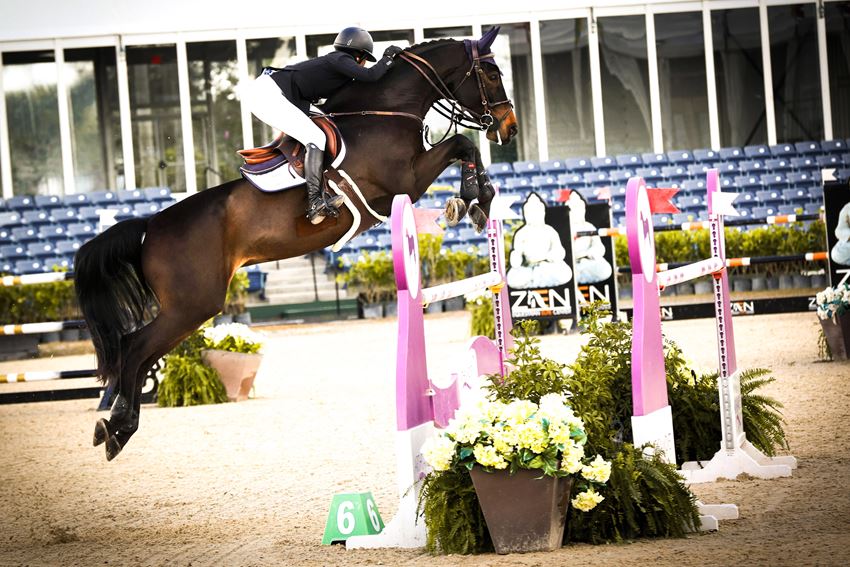 Luiza Leivas and Novak De Kalvarie en route to winning the national grand prix