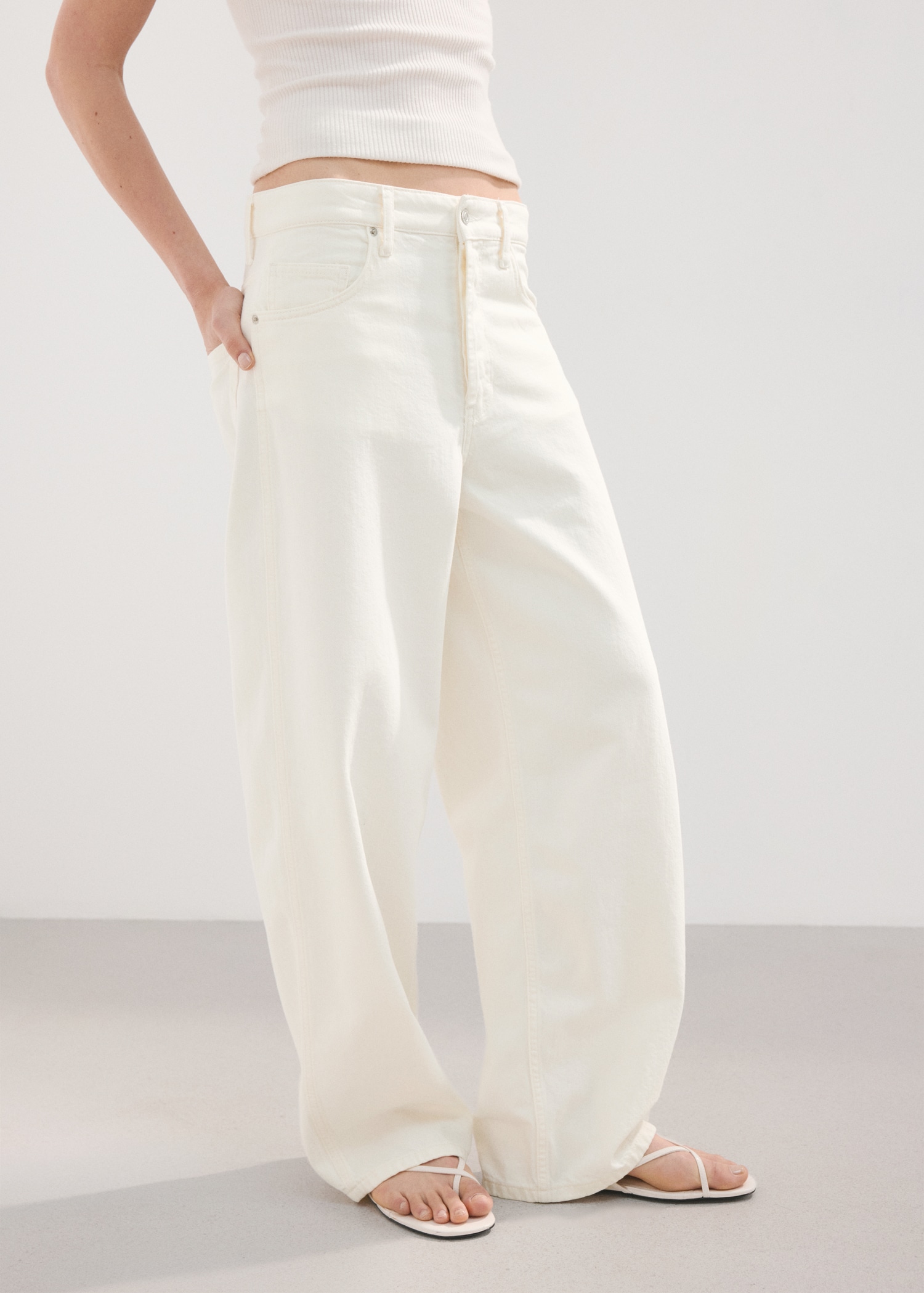 High-Rise Balloon Jeans - Women | Mango United Kingdom
