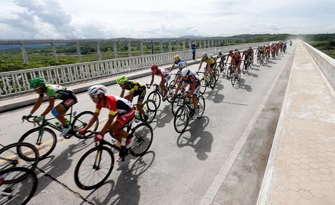 The peloton during stage 7 at the Tour of Hainan