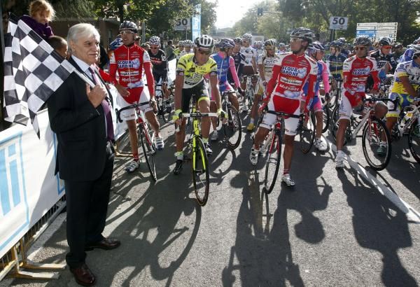The riders await the start of the G.P. Beghelli