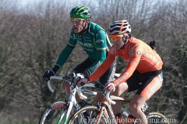 Gorka Izaguirre (Euskaltel-Euskadi) and Damien Gaudin (Europcar) put up fierce resistance.