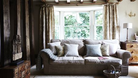 living room in old coaching inn