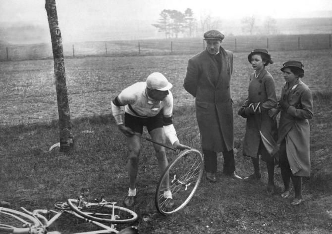 Georges Speicher is forced to fix a puncture in the 1934 Paris-Roubaix