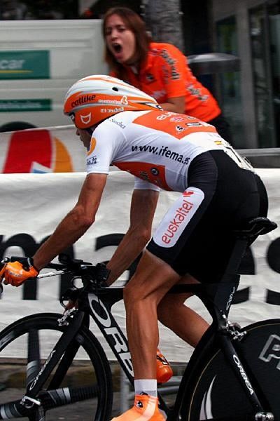 Samuel S&aacute;nchez (Euskaltel - Euskadi) gets some support .. his win was hugely popular.