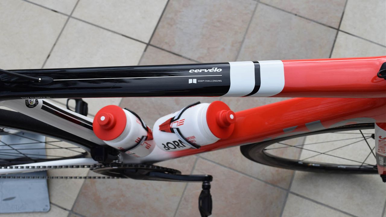 White bands feature across the top tube of the frame