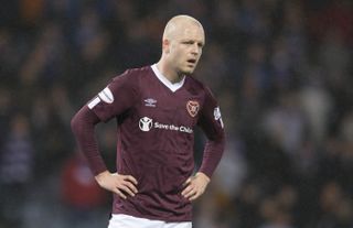 Hearts captain Steven Naismith has agreed to take a wage cut