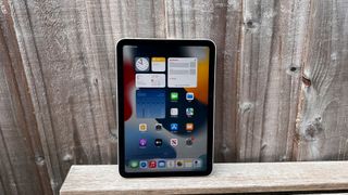 Close up images of the iPad Mini (2021) tablet