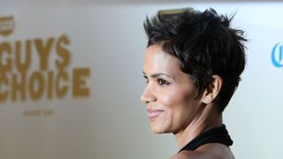 halle berry with a wixie haircut