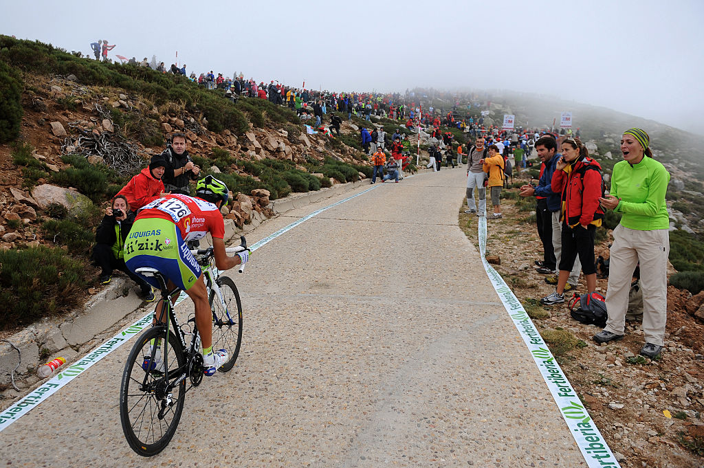 Cycling: 65th Tour of Spain 2010 / Stage 20Vincenzo NIBALI (Ita) Red Jersey / Illustration Illustratie Bola Del Mundo (2247m)/ Public Publiek Spectators Fans Supporters / San Martin de Valdeiglesias - Bola Del Mundo (172,1 Km)/ Vuelta / Tour d&#039;Espagne / Ronde van Spanje / Etape Rit / (c) Tim De Waele