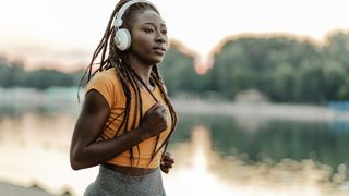 runner listening to music