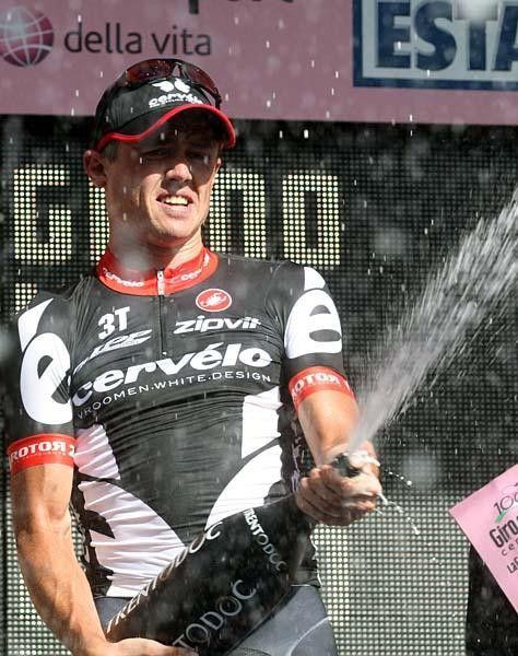Simon Gerrans (Cervelo) opens the champagne.