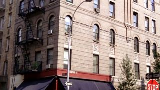 The exterior of the apartment building from Friends