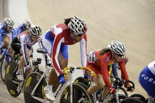 The women's scratch race was hotly contested.