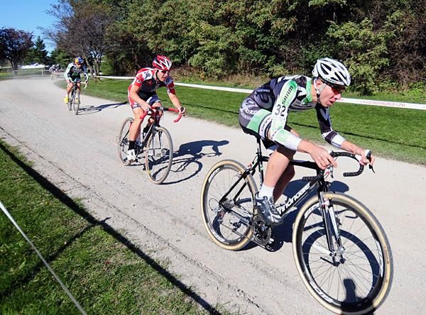 Jeremy Powers (Cycocrossworld.com/Canondale) in the lead with fellow roadies Andy Jacques-Mayne and Tim Johnson.