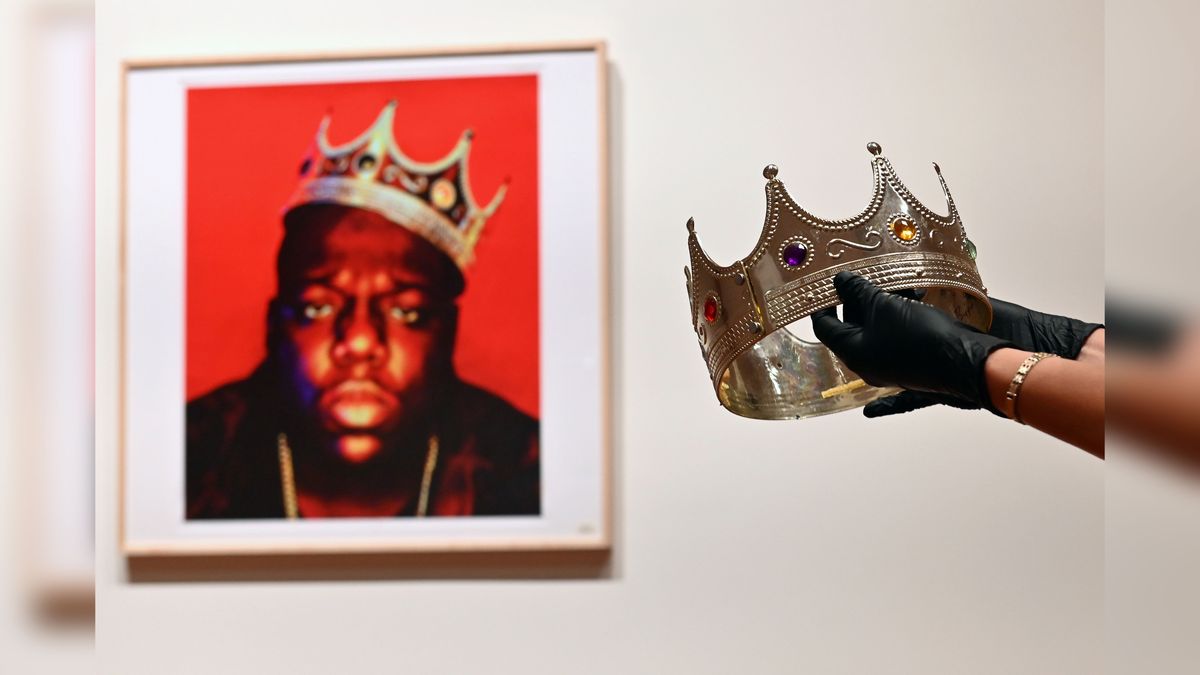 The crown worn by Notorious B.I.G. when photographed as the King of New York, is displayed during a press preview at Sotheby&#039;s for their Inaugural HIP HOP Auction on September 10, 2020 in New York City. - A celebration of the history and cultural impact of Hip Hop, the sale reflects on the impact the movement has had on art and culture from the late 1970s through the &quot;Golden Age&quot; of the mid-1980s to mid-1990s, and up to the present