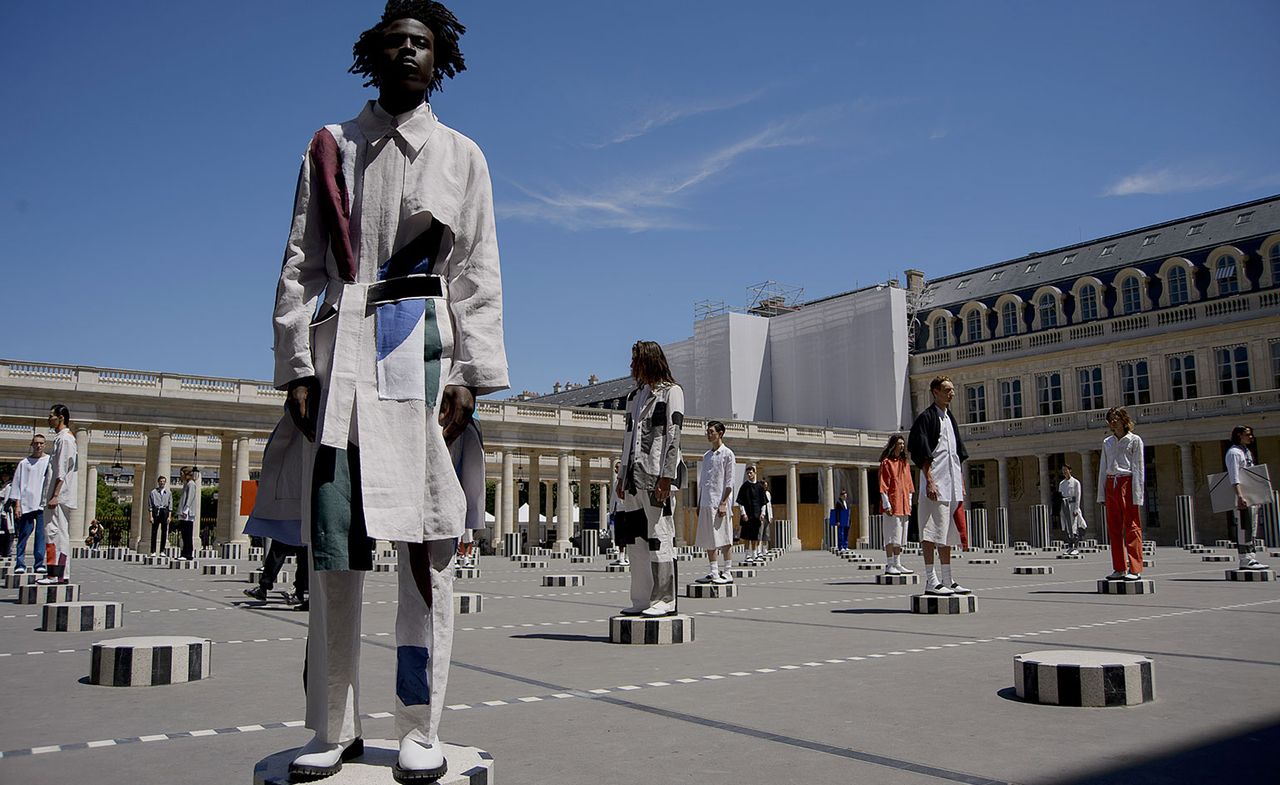 The firm&#039;s S/S 2016 Paris menswear show