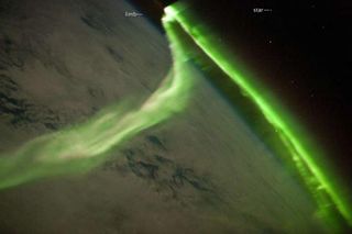 aurora-seen-from-iss-100621-02