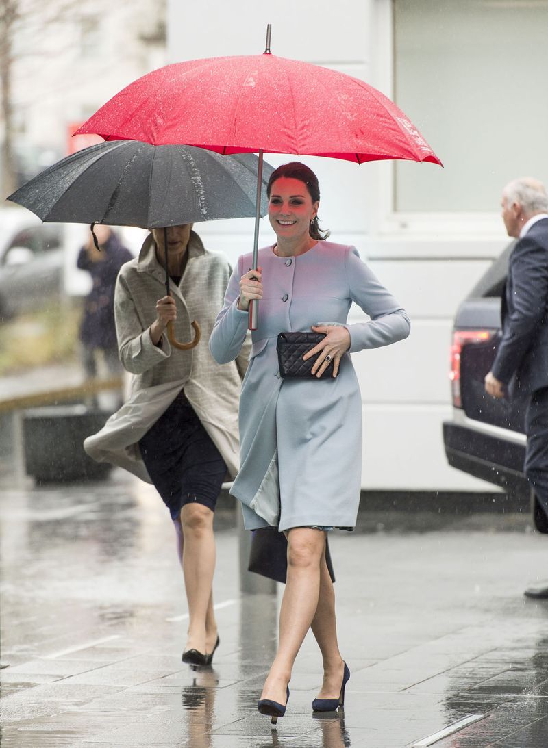 Clothing, Footwear, Leg, Human body, Human leg, Umbrella, Joint, Outerwear, Standing, Style,