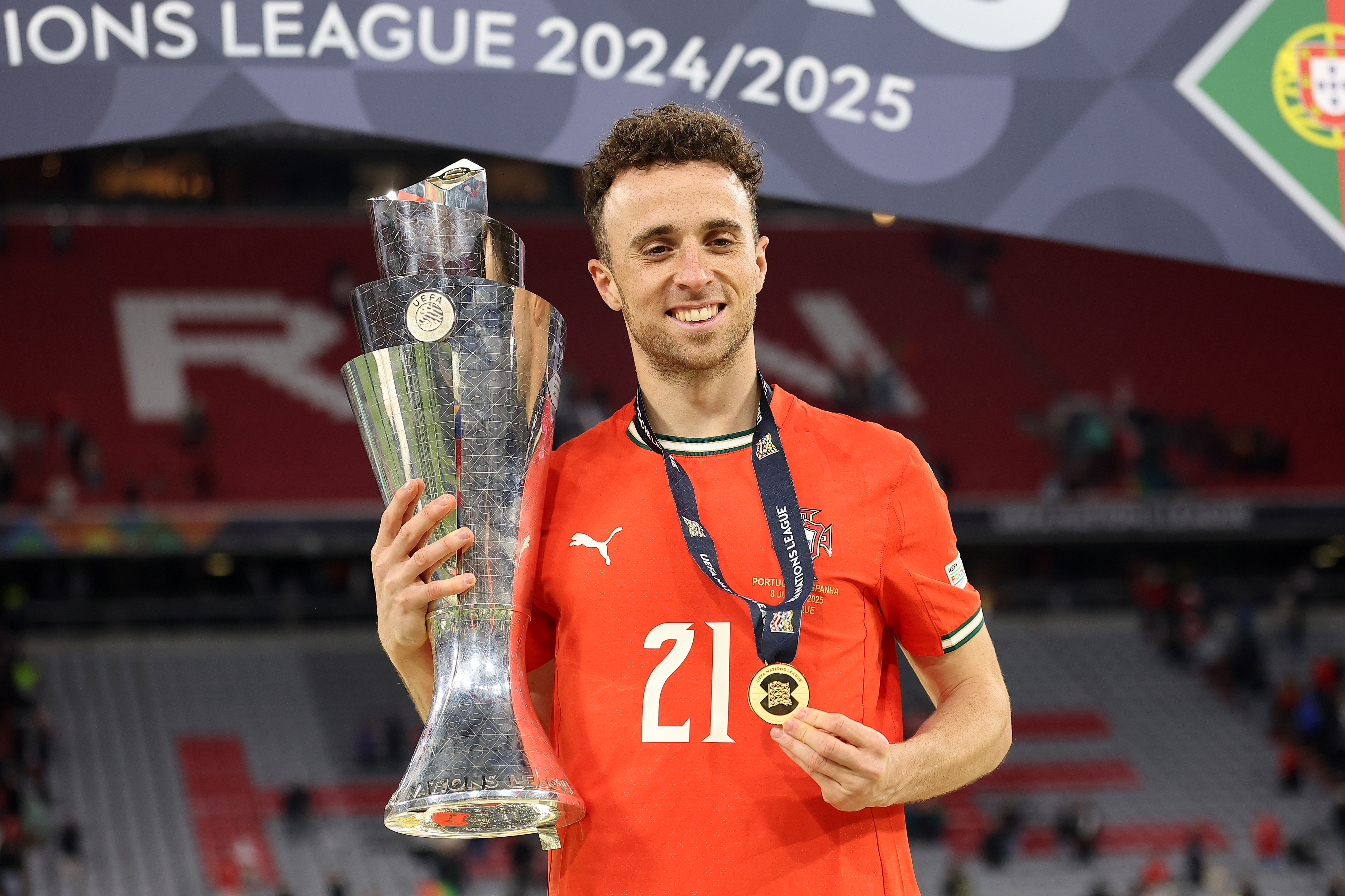 Diogo Jota with the Nations League trophy